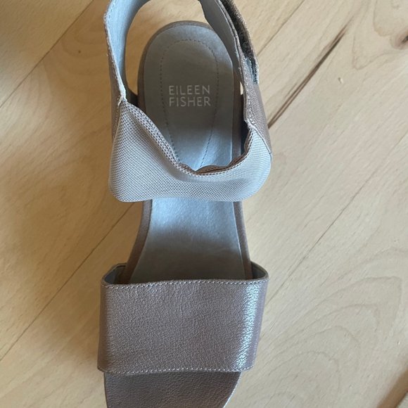 Women's Eileen Fisher Sandals Leather and Mesh with Velcro strap 7 1/2 US Tan - Picture 4 of 4